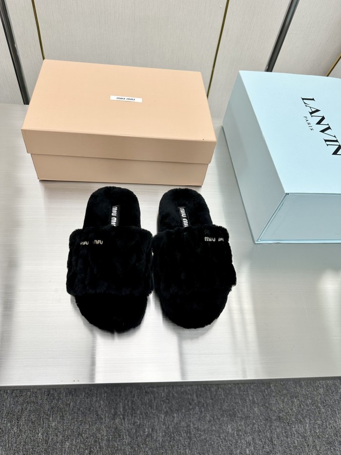 Kicks_Liu M*iu Miu  slippers