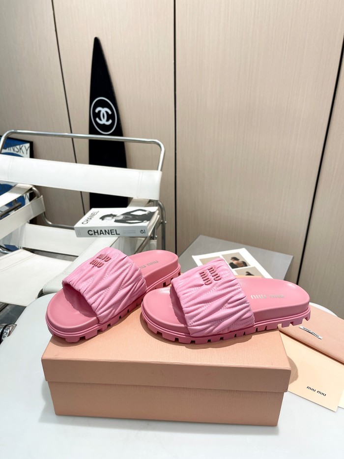 Kicks_Liu M*iu Miu  slippers