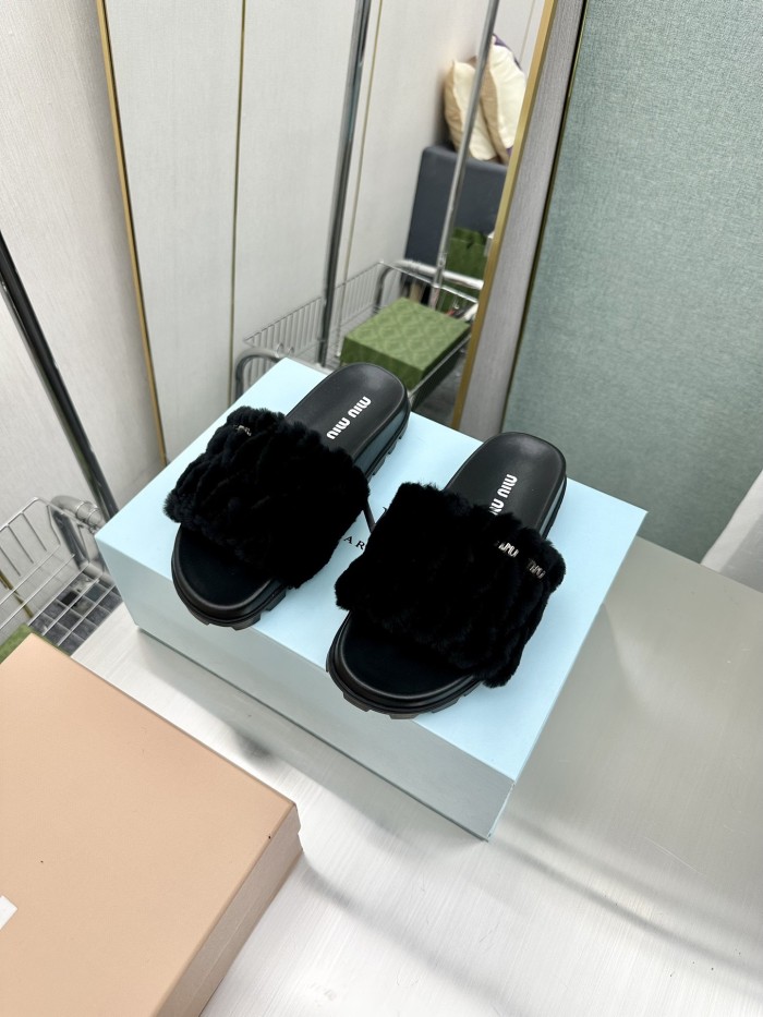 Kicks_Liu M*iu Miu  slippers