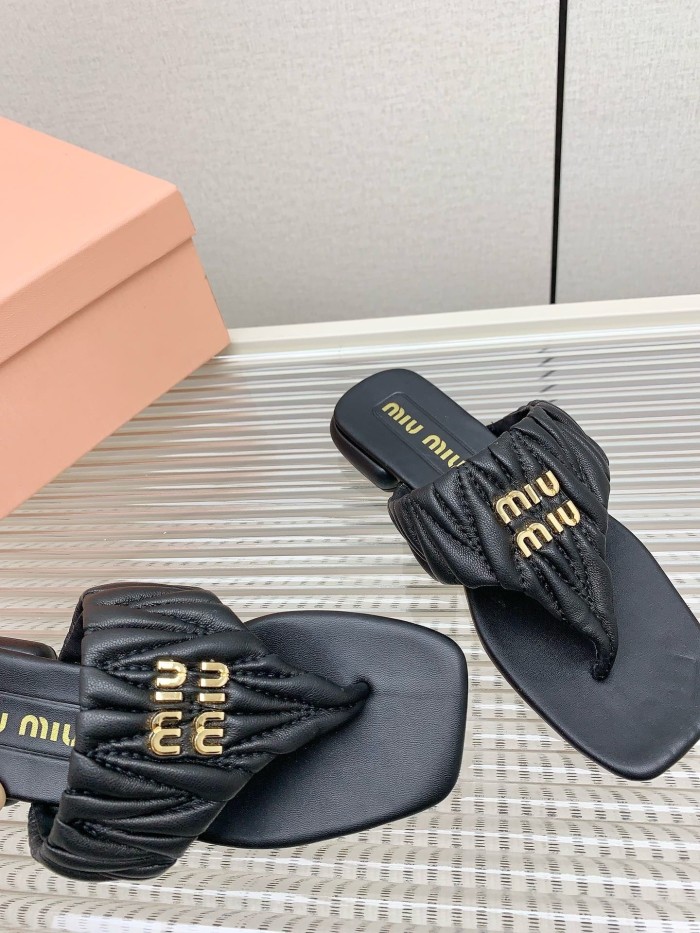Kicks_Liu M*iu Miu  slippers