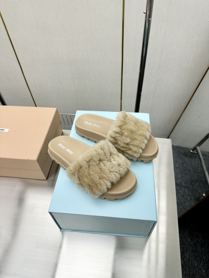 Kicks_Liu M*iu Miu  slippers
