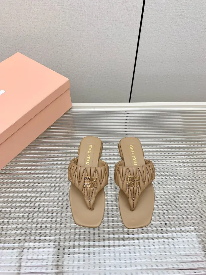 Kicks_Liu M*iu Miu  slippers