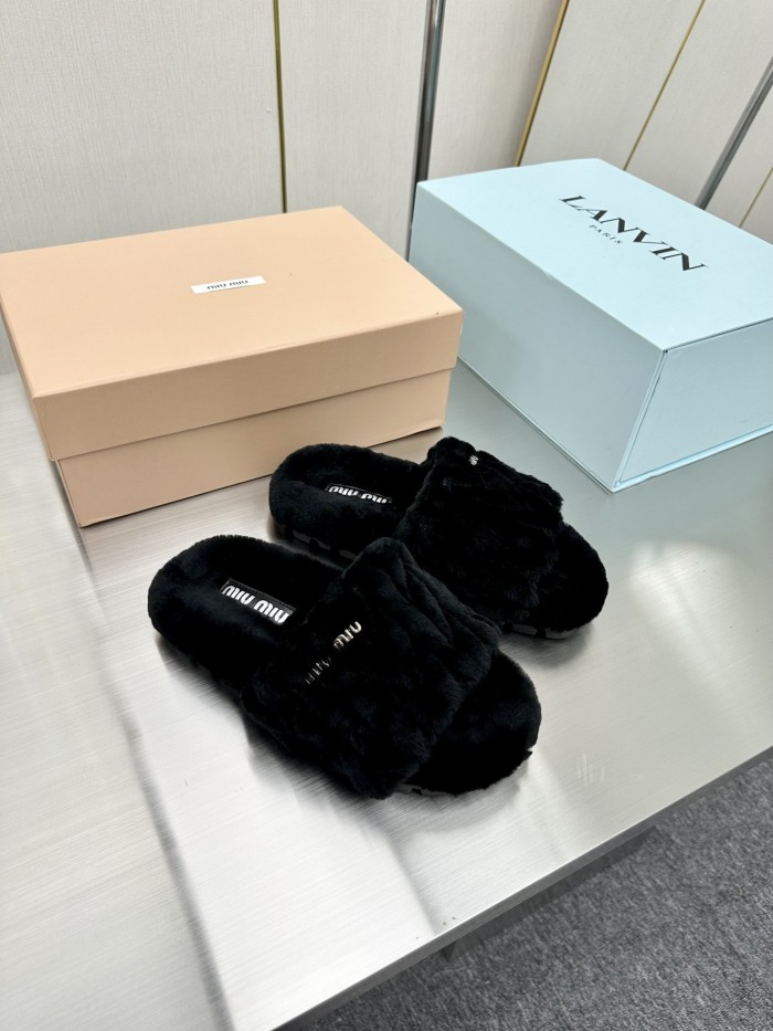 Kicks_Liu M*iu Miu  slippers