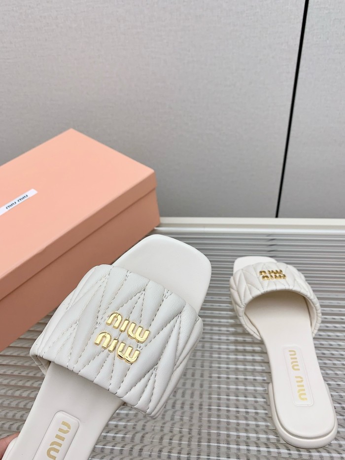 Kicks_Liu M*iu Miu  slippers