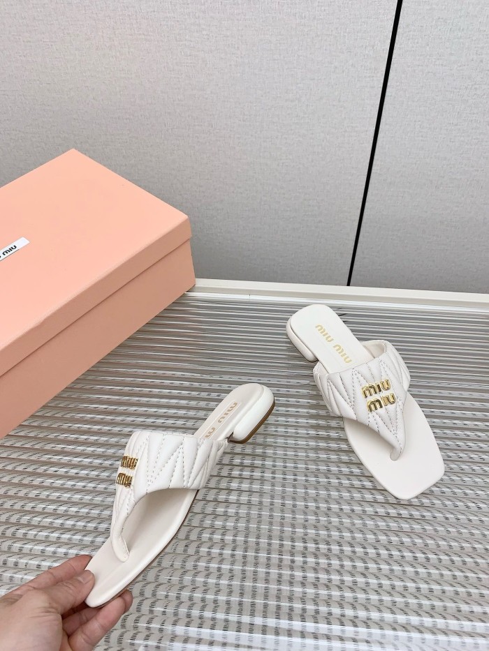 Kicks_Liu M*iu Miu  slippers