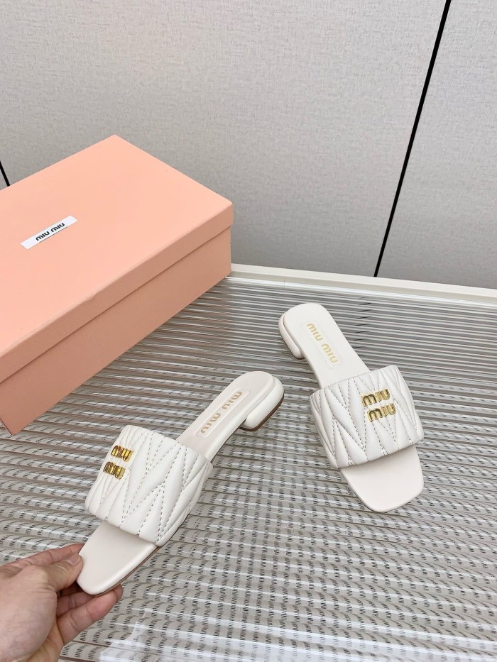 Kicks_Liu M*iu Miu  slippers