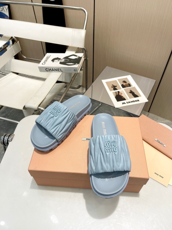 Kicks_Liu M*iu Miu  slippers