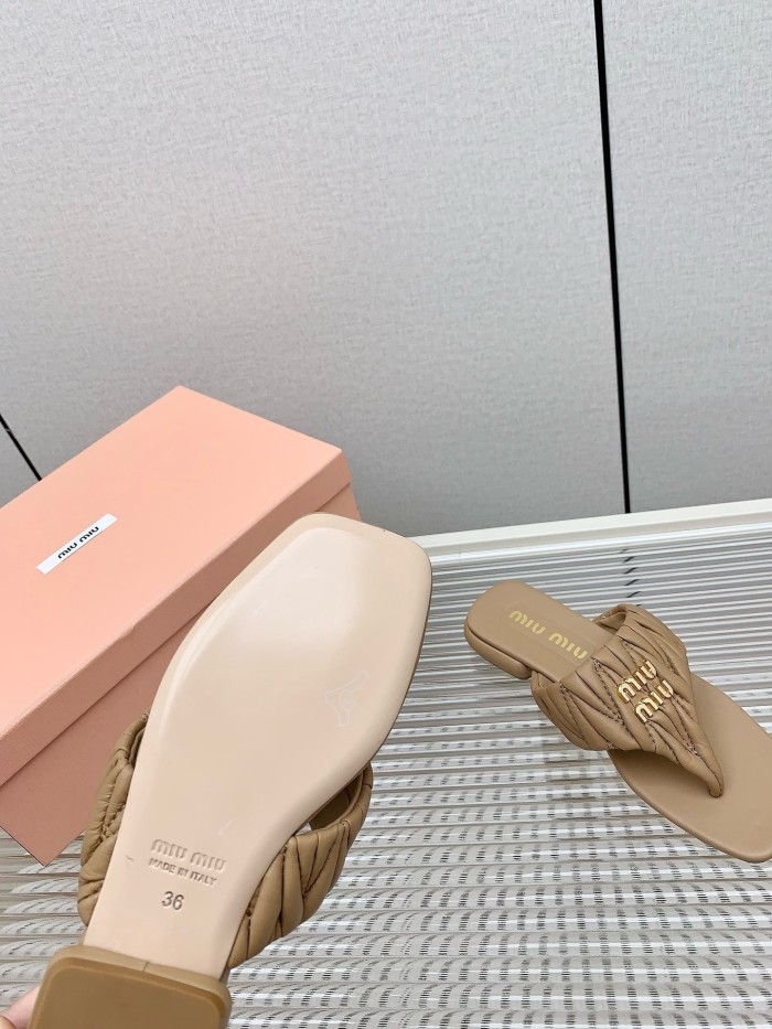 Kicks_Liu M*iu Miu  slippers