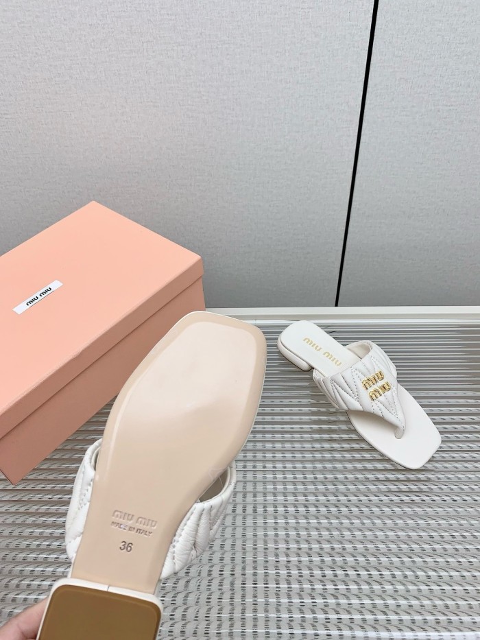 Kicks_Liu M*iu Miu  slippers