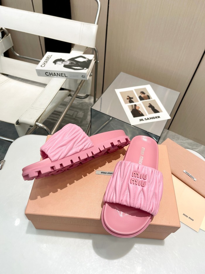 Kicks_Liu M*iu Miu  slippers