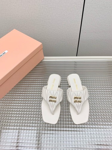 Kicks_Liu M*iu Miu  slippers