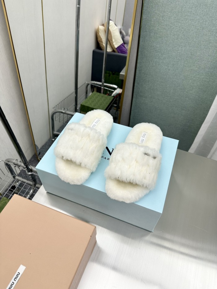 Kicks_Liu M*iu Miu  slippers