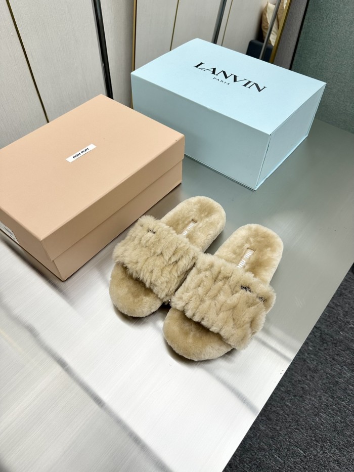 Kicks_Liu M*iu Miu  slippers