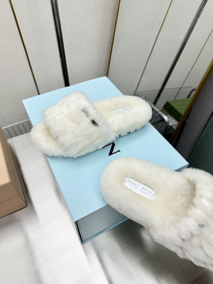 Kicks_Liu M*iu Miu  slippers
