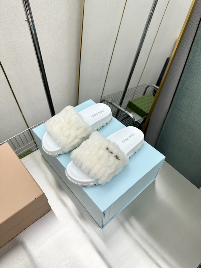 Kicks_Liu M*iu Miu  slippers