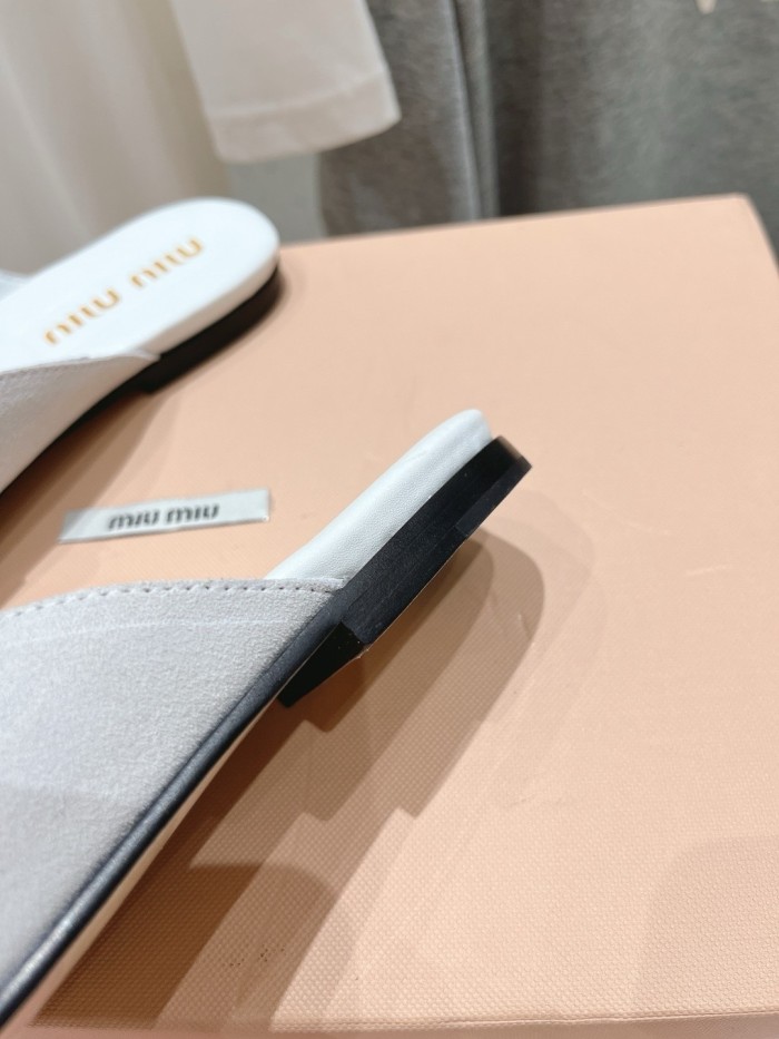 Kicks_Liu M*iu Miu  slippers