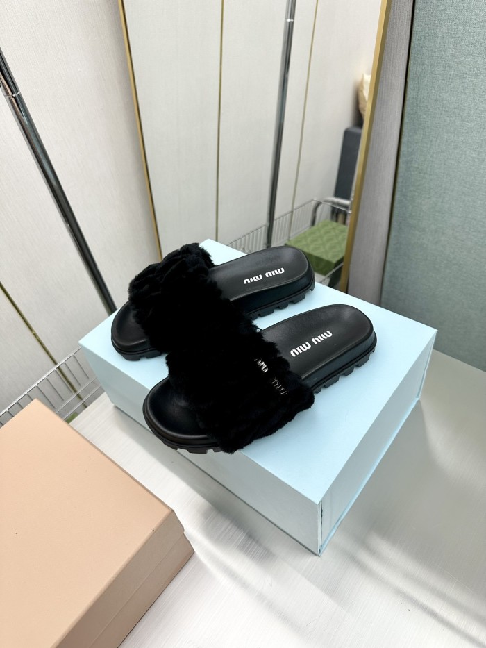 Kicks_Liu M*iu Miu  slippers
