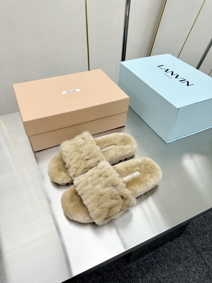 Kicks_Liu M*iu Miu  slippers