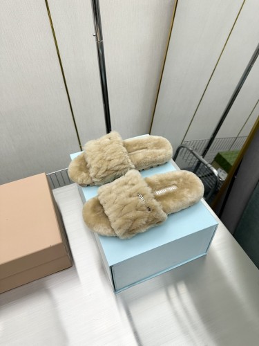 Kicks_Liu M*iu Miu  slippers