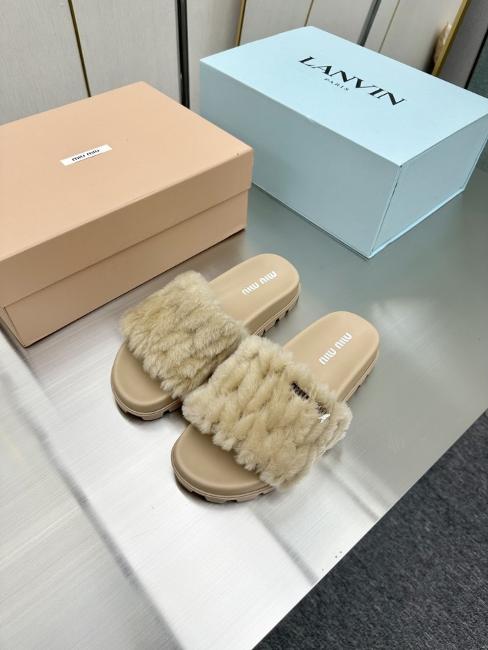 Kicks_Liu M*iu Miu  slippers