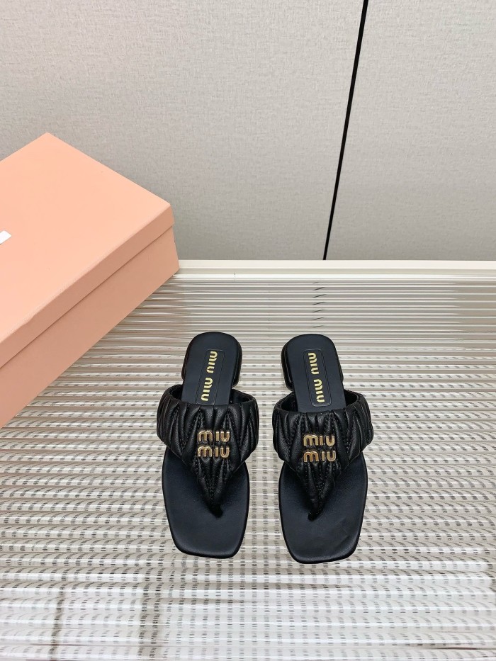 Kicks_Liu M*iu Miu  slippers