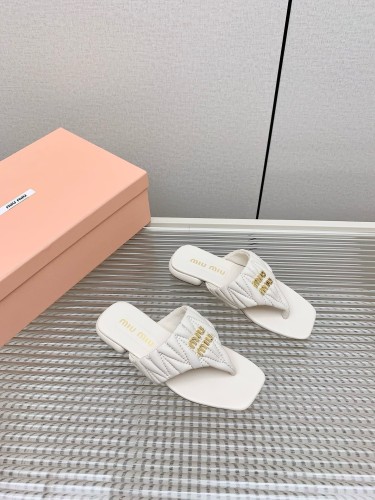 Kicks_Liu M*iu Miu  slippers