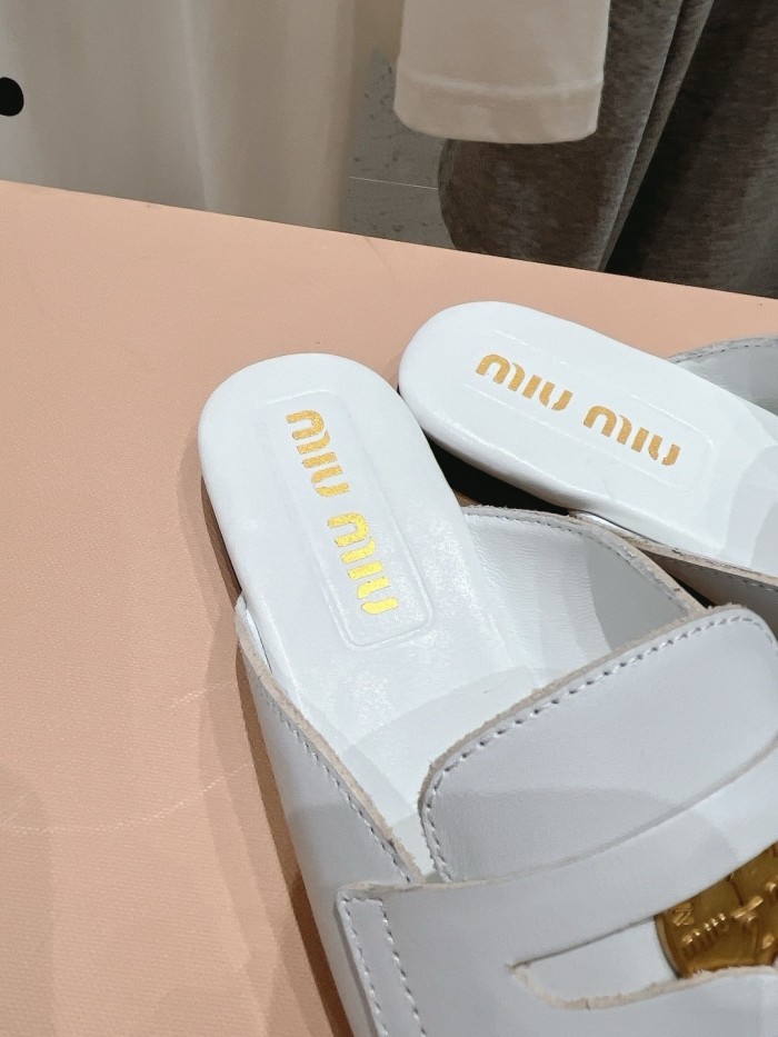 Kicks_Liu M*iu Miu  slippers