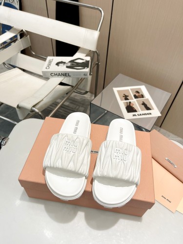 Kicks_Liu M*iu Miu  slippers