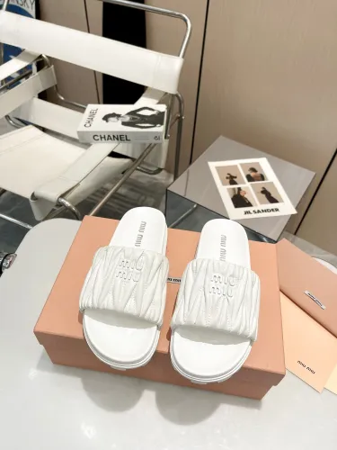 Kicks_Liu M*iu Miu  slippers