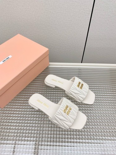 Kicks_Liu M*iu Miu  slippers