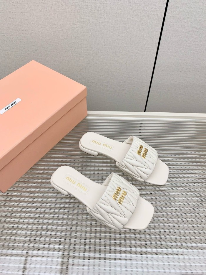 Kicks_Liu M*iu Miu  slippers