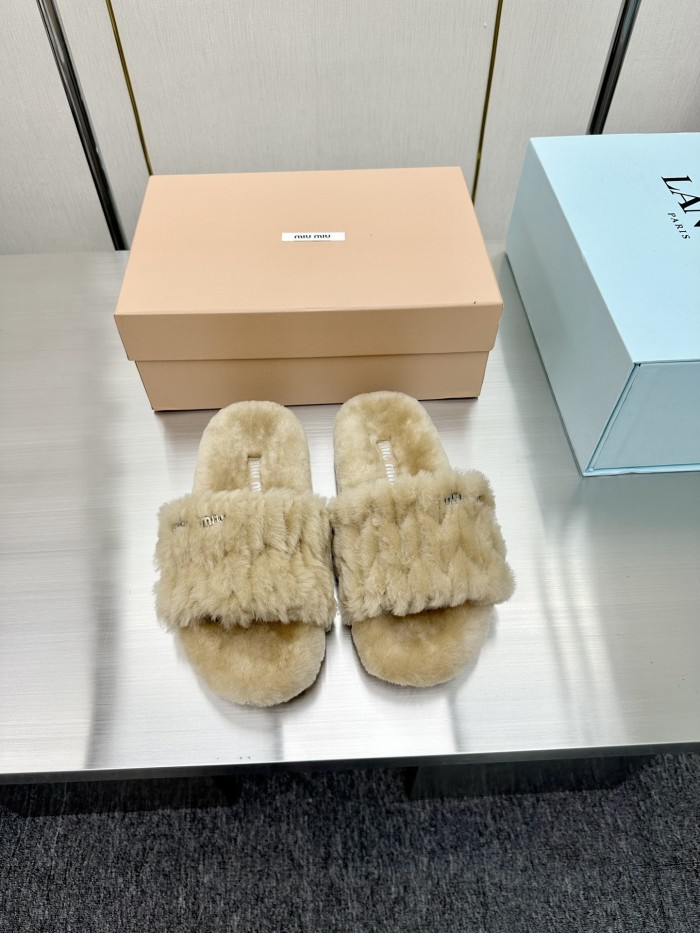 Kicks_Liu M*iu Miu  slippers