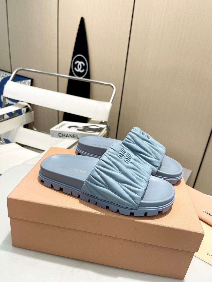 Kicks_Liu M*iu Miu  slippers