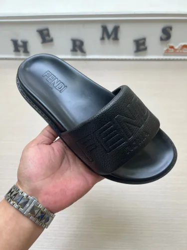 Kicks_Liu F*endi   slippers
