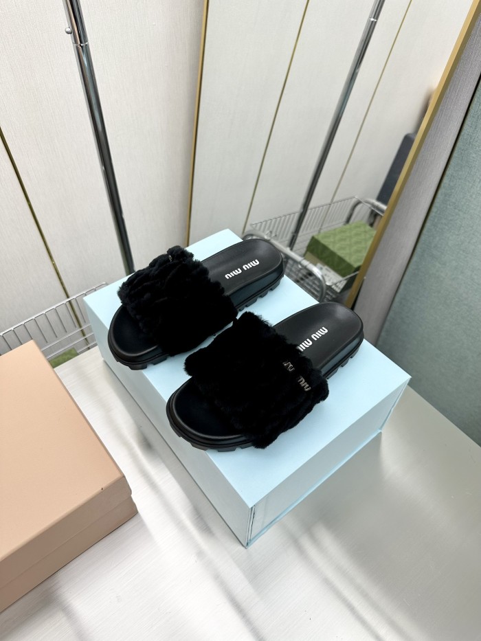 Kicks_Liu M*iu Miu  slippers