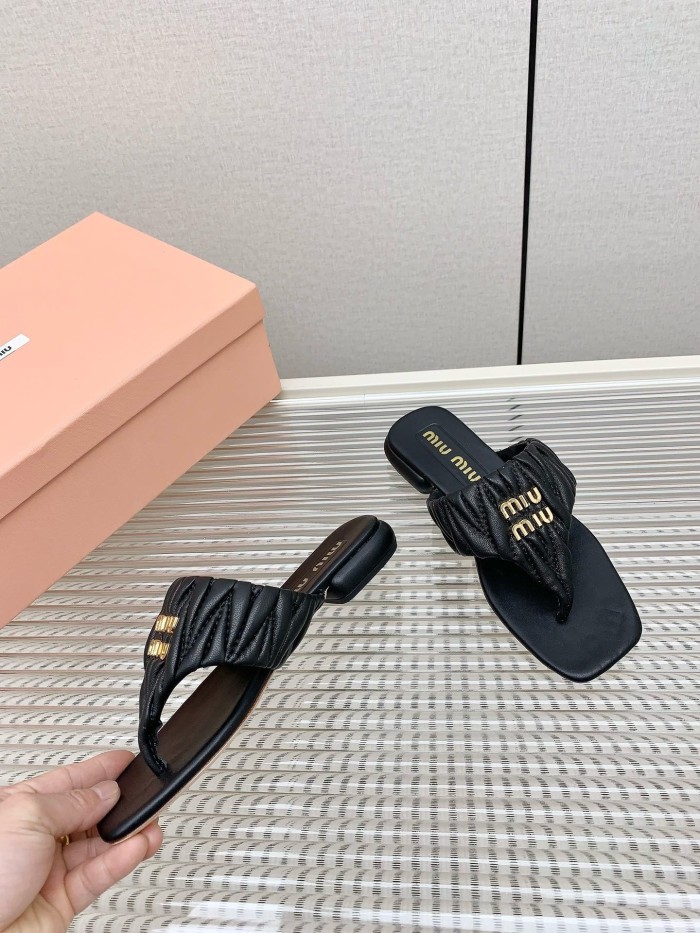 Kicks_Liu M*iu Miu  slippers