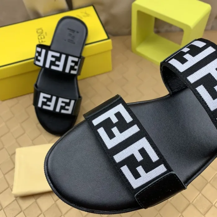 Kicks_Liu F*endi   slippers