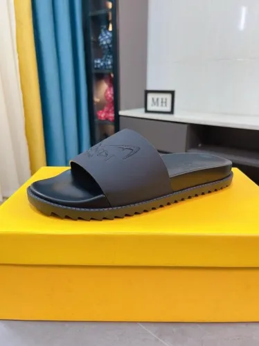 Kicks_Liu F*endi   slippers