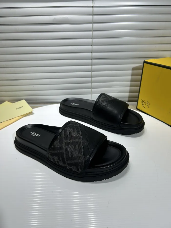 Kicks_Liu F*endi   slippers
