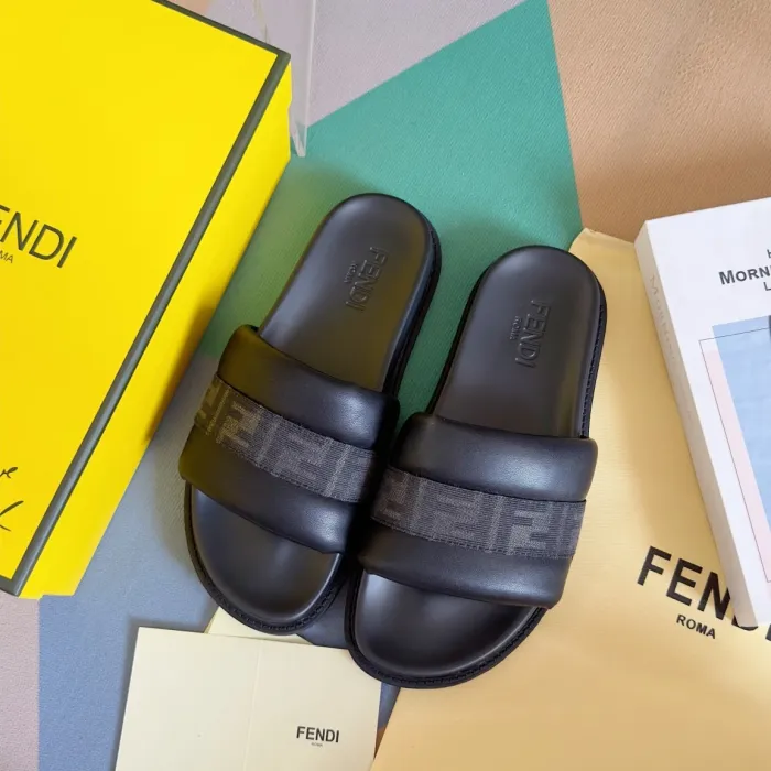 Kicks_Liu F*endi   slippers