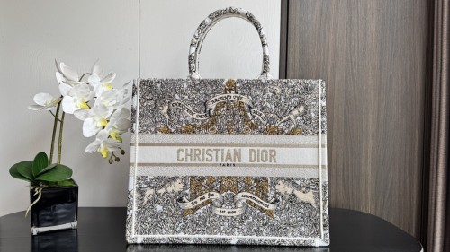 (Kicks Liu)   D*ior    Handbag Top Quality 42x35x18cm