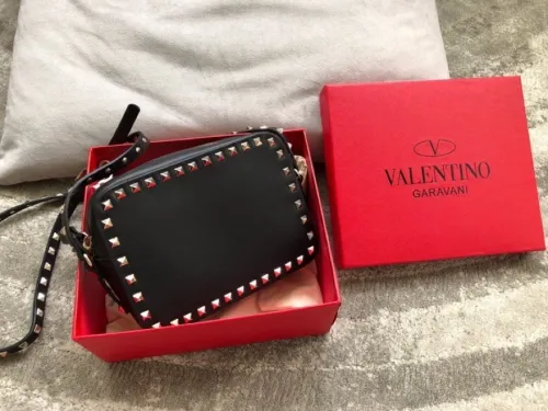 (Kicks Liu)  V*alentino  Crossbody bag  Top Quality 20x15x7cm