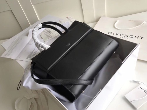 Kicks Liu  G*ivenchy Crossbody bag  Top Quality 27x24x14cm