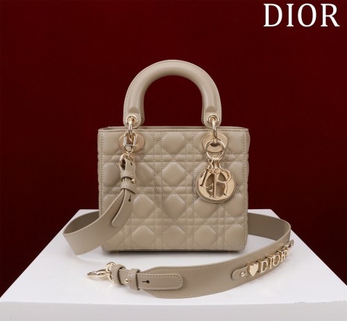 (Kicks Liu)  D*ior  bag  Top Quality  20*16*8cm