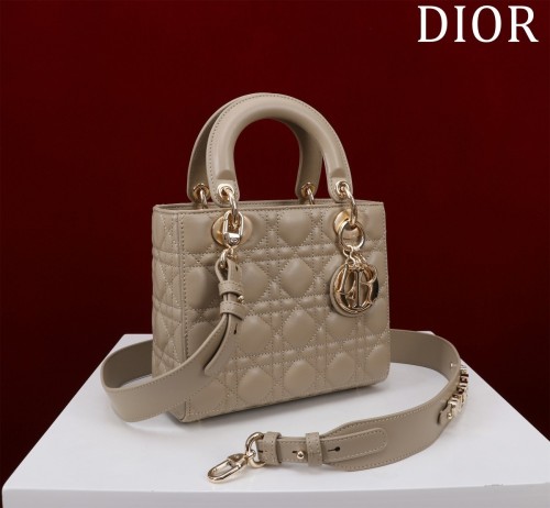 (Kicks Liu)  D*ior  bag  Top Quality  20*16*8cm