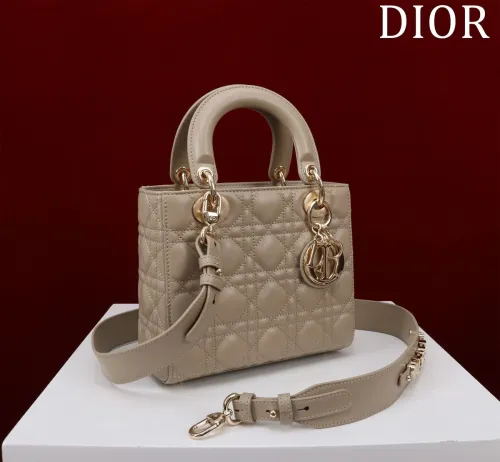 (Kicks Liu)  D*ior  bag  Top Quality  20*16*8cm