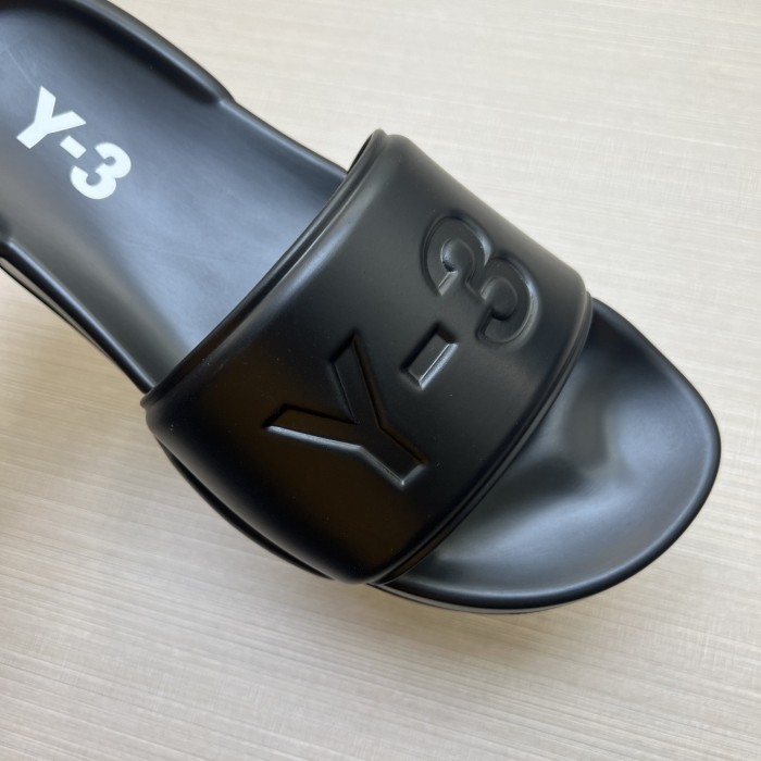 Kicks_Liu  A*didas   slippers