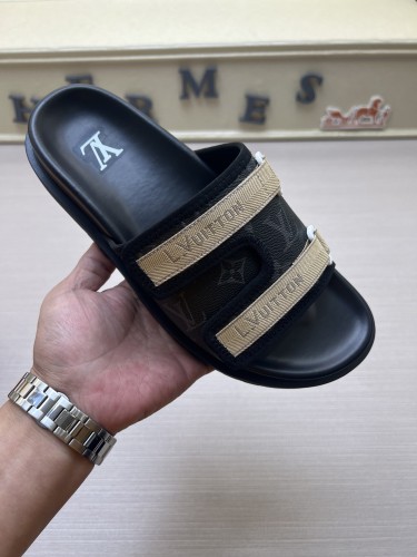 Kicks_Liu  L*ouis V*uitton  slippers