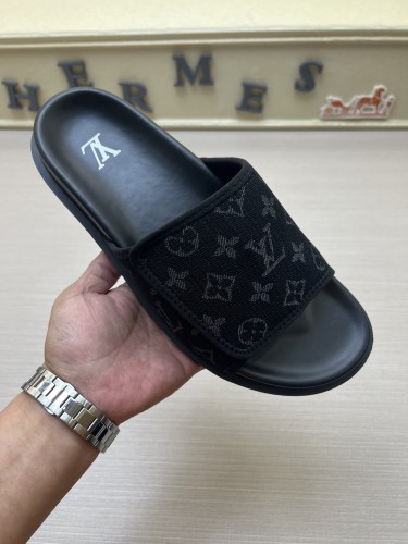 Kicks_Liu  L*ouis V*uitton  slippers