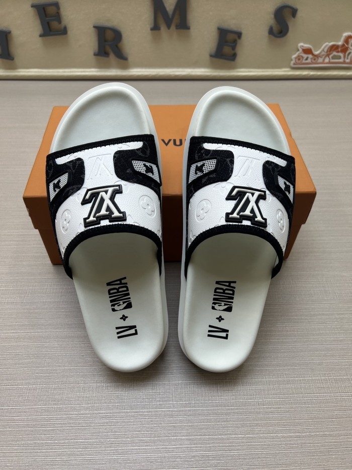 Kicks_Liu  L*ouis V*uitton  slippers
